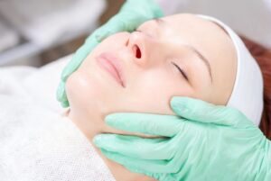 Read more about the article How to Protect Your Skin After Dermaplaning